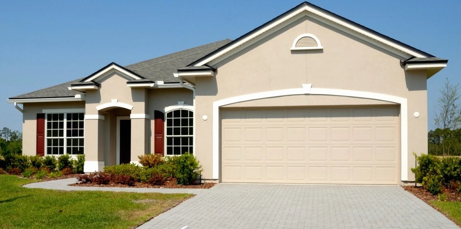 Single-story stucco home (stock photo)